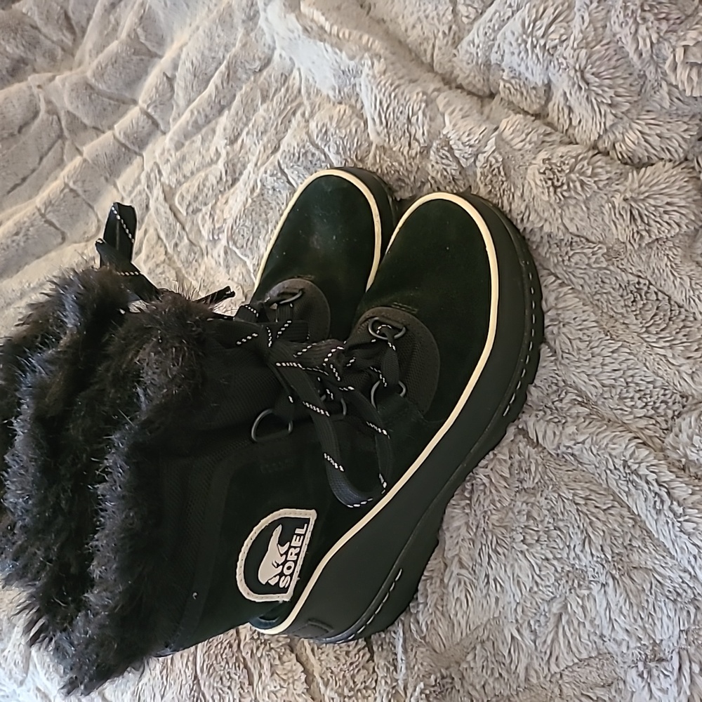Sorel Size 6 Black & White Suede Leather Hidden Wedge Waterproof Soles